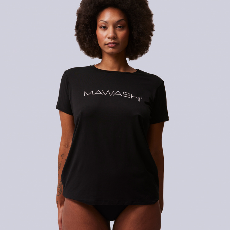 LOGO TEE - BLACK i gruppen För henne / Överdelar / T-shirts hos Mawashi Underwear Sweden AB (ts-lg-1-)